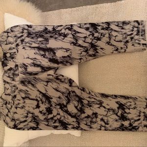 cream + gray patterned Lululemon capris